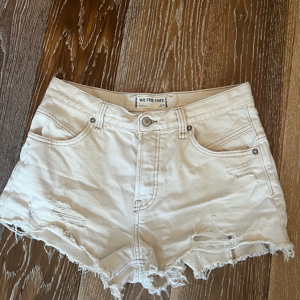 FREE PEOPLE
NOW OR NEVER DENIM SHORTS IN ECRU - Picture 9 of 13